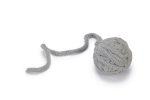 Beeztees Yavru Kedi Oyuncağı, Kuyruklu Yün Top, 6,5cm, 35cm kuyruk