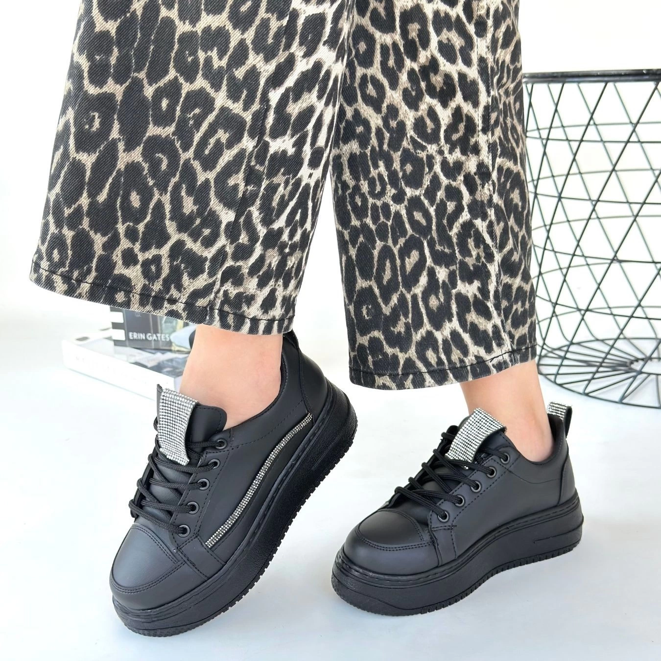 1230670_leope-siyah-cilt-bagcikli-spor-ayakkabi-425565958-sw1350sh1350.png Leope Siyah Cilt Bağcıklı Spor Ayakkabı (Numara: 39) - Görsel 4