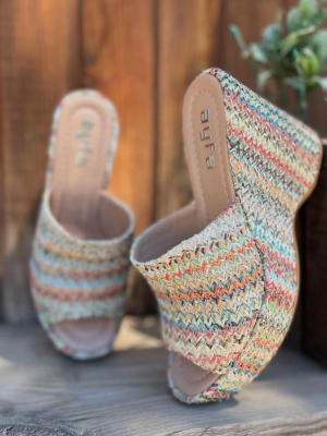 Tlay Kilim Desenli Dolgu Topuk Terlik (Numara: 37)