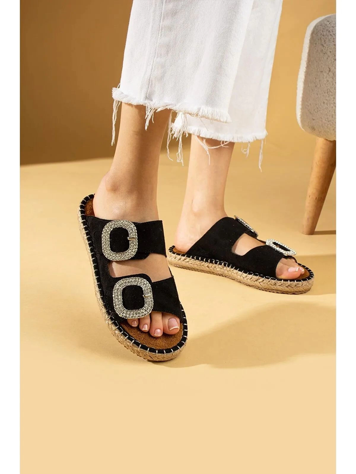 1231155_hertas-siyah-nubuk-tokali-terlik-383303097-sw1200sh1600.png Hertas Siyah Nubuk Tokalı Terlik (Numara: 37) - Görsel 3