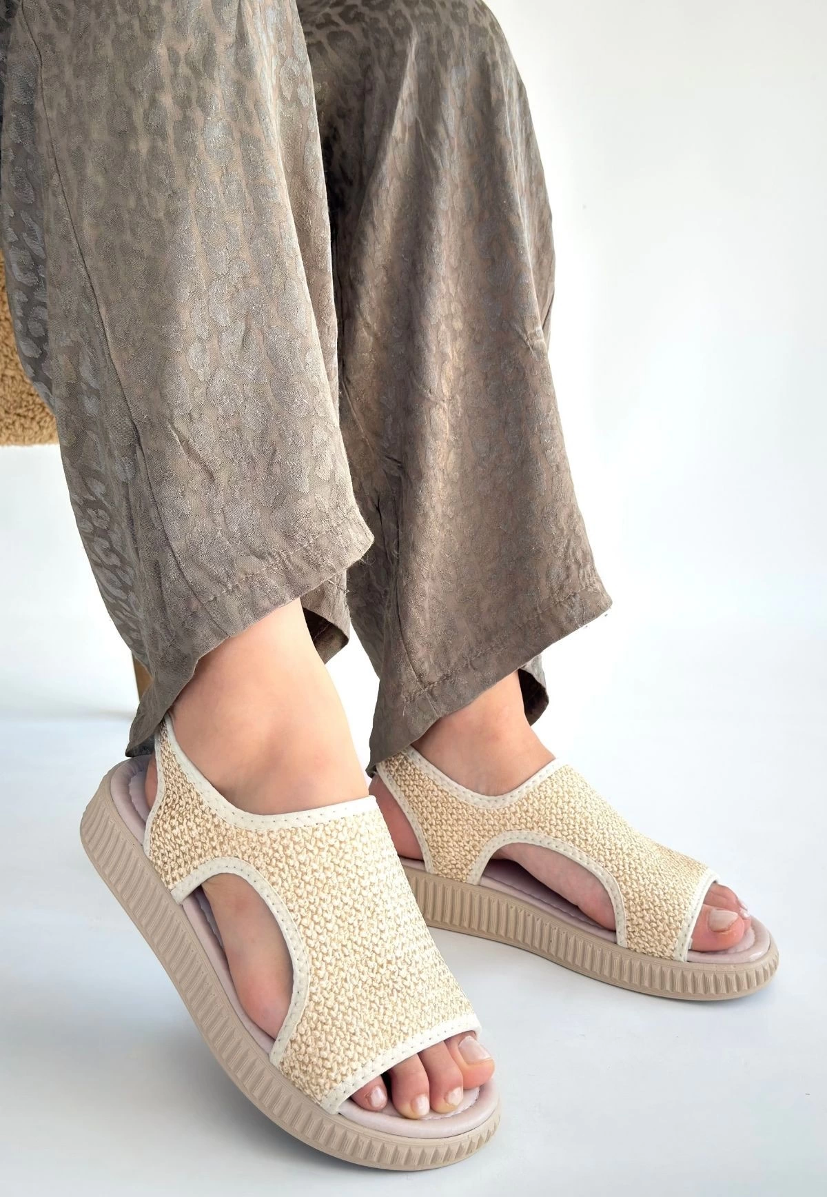 1232416_wayi-bej-hasir-cilt-sandalet-351957535-sw1200sh1736.png Wayi Bej Hasır Cilt Sandalet (Numara: 39) - Görsel 3