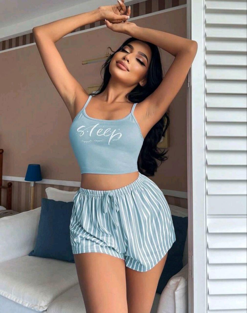 Kadin-Mavi-CIZGILIDesenli-Askili-Sortlu-10cc.jpg Kadın Mavi Çizgili Desenli Askılı Şortlu Pijama Takım 5001 - Görsel 1