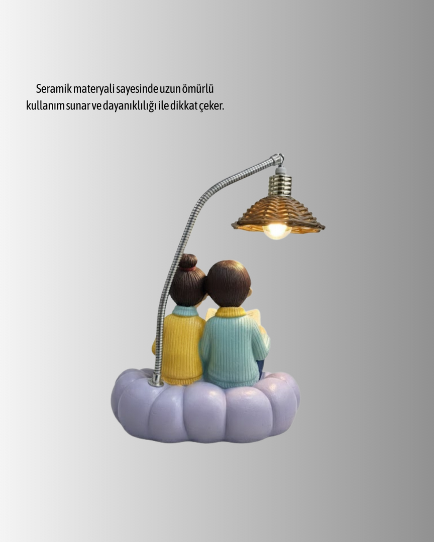 1247287_8-80.png Romantik Çift Figürlü Okuyan Çift Masa Lambası Dekoratif LED Aydınlatma - Görsel 3