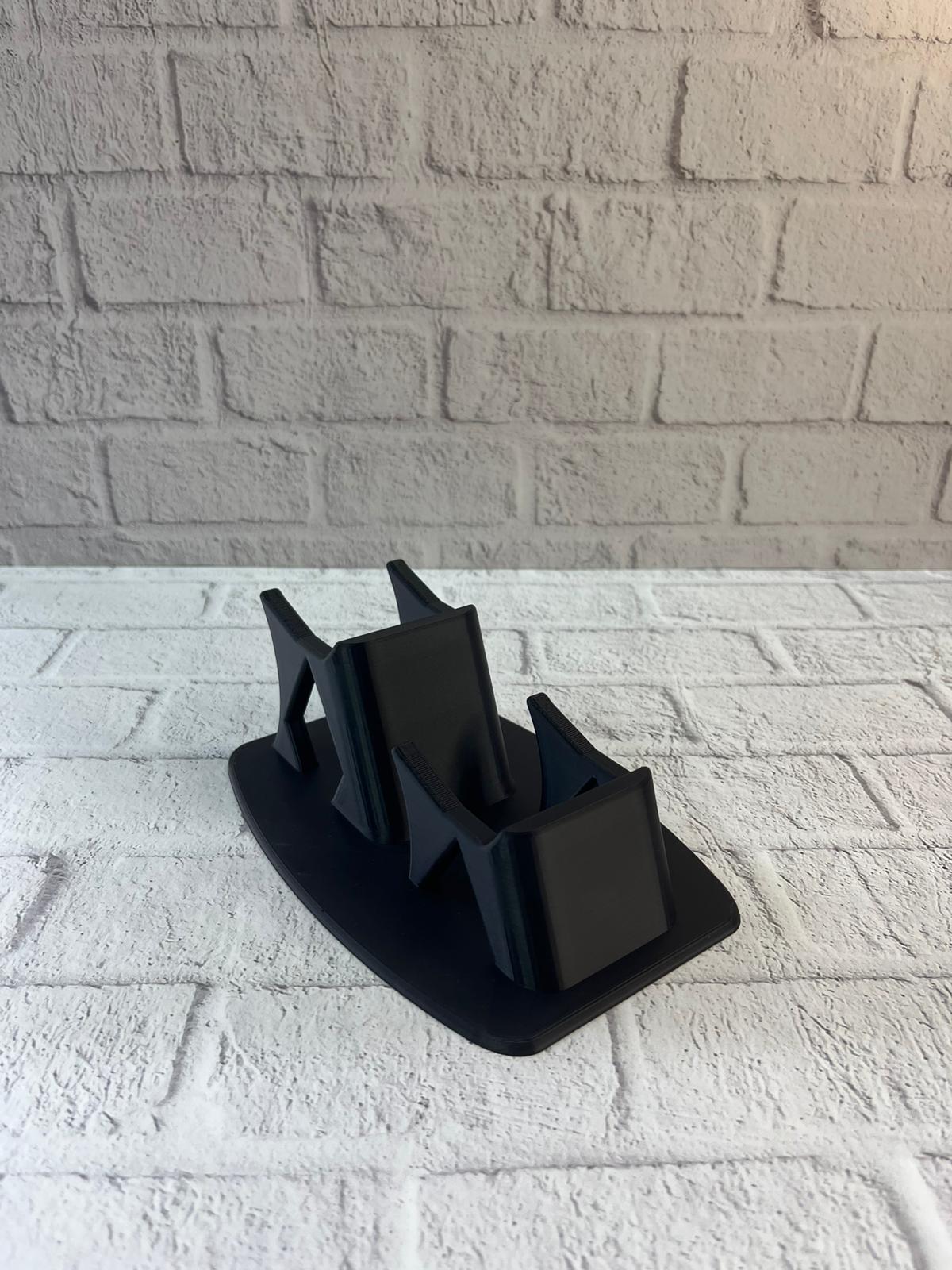 WhatsApp-Image-2025-12-20-at-10.34.23.jpeg Dekoratif Siyah İkili Gamepad Standı 7x18 cm - Görsel 5