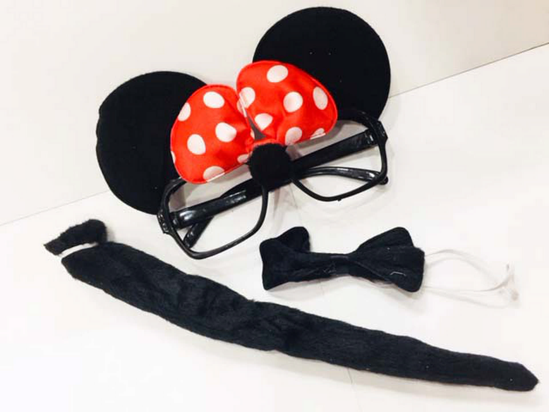 1221801_minnie-mouse-gozlugu-papyonu-kuyrugu-seti-1370_1.jpg Minnie Mouse Gözlüğü Papyonu Kuyruğu Seti - Görsel 1