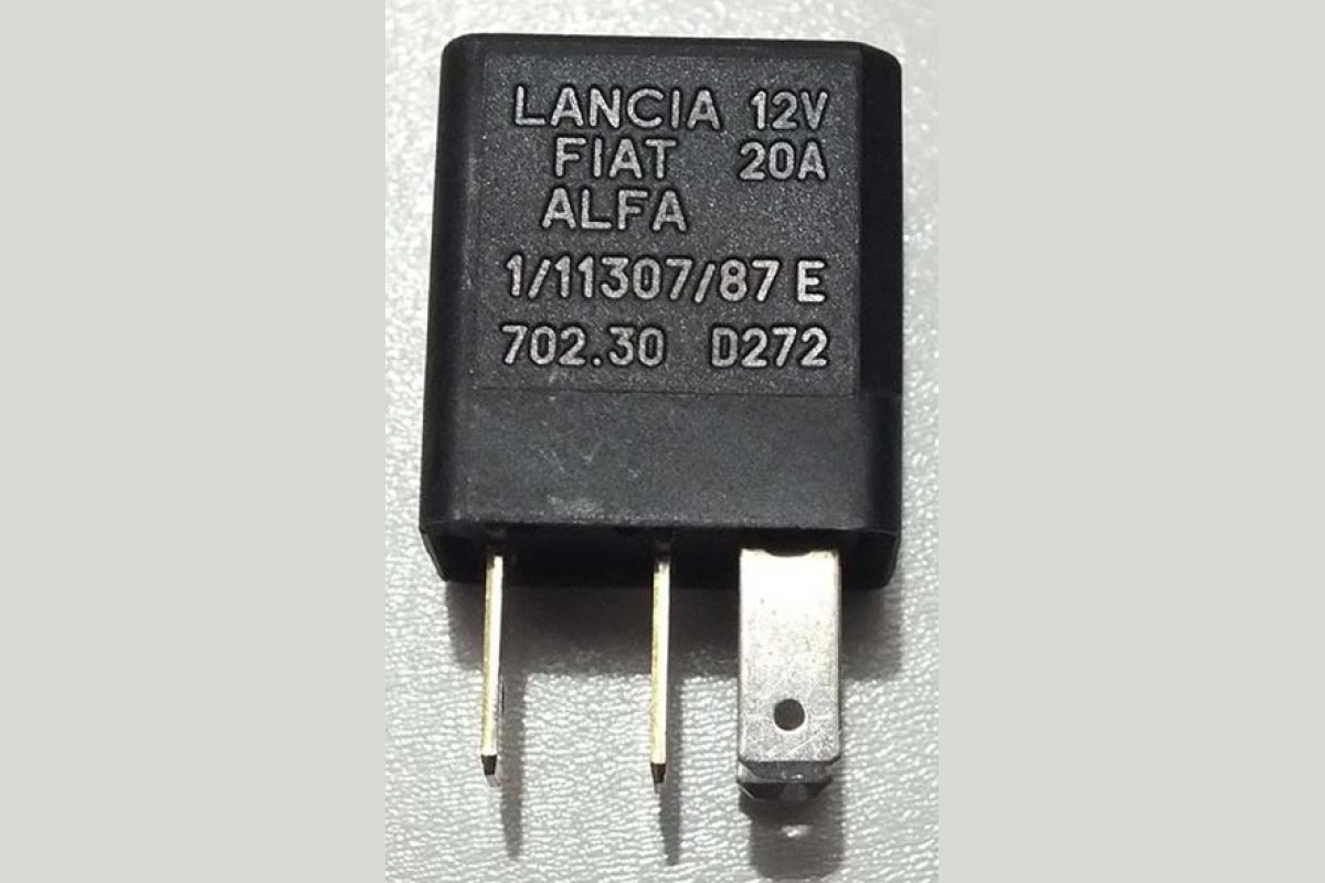 1815856_290966_742281635.jpg 0603010 MİCRO RÖLE 12V 20 AMPER 4 FİŞLİ SİYAH - Görsel 1